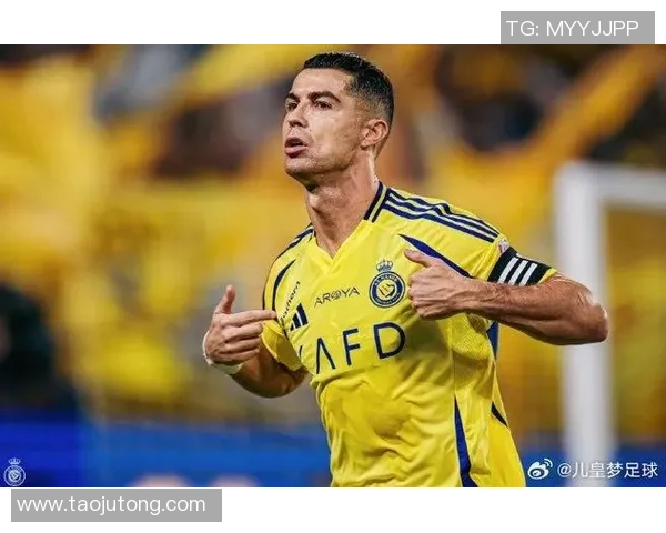 全球顶级足球四号位球员排名榜单 领军人物与潜力新星的激烈对决