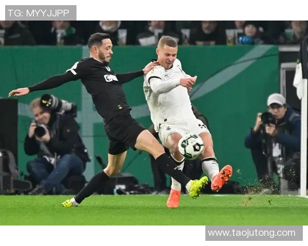 德国足球明星排名解析：盘点历史与现役顶尖球员的精彩表现